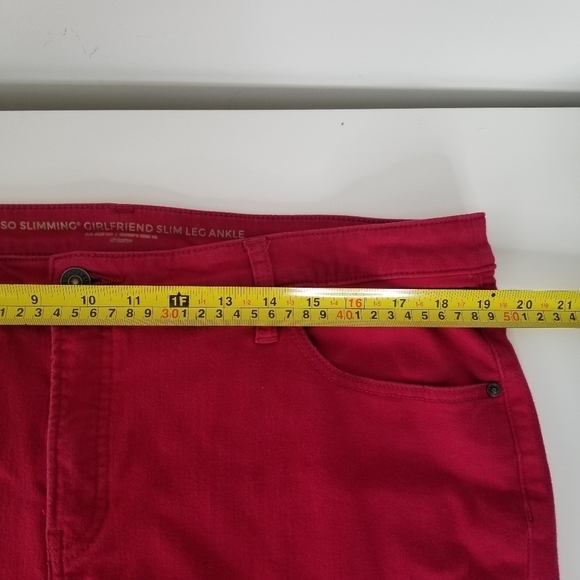 Chico's Red So Slimming Girlfriend Ankle Jeans Size 16R Stretch Festive - Picture 4 of 11